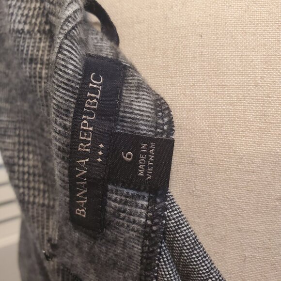 Like New Banana Republic Sheath Dress - Size 6 - Picture 5 of 5